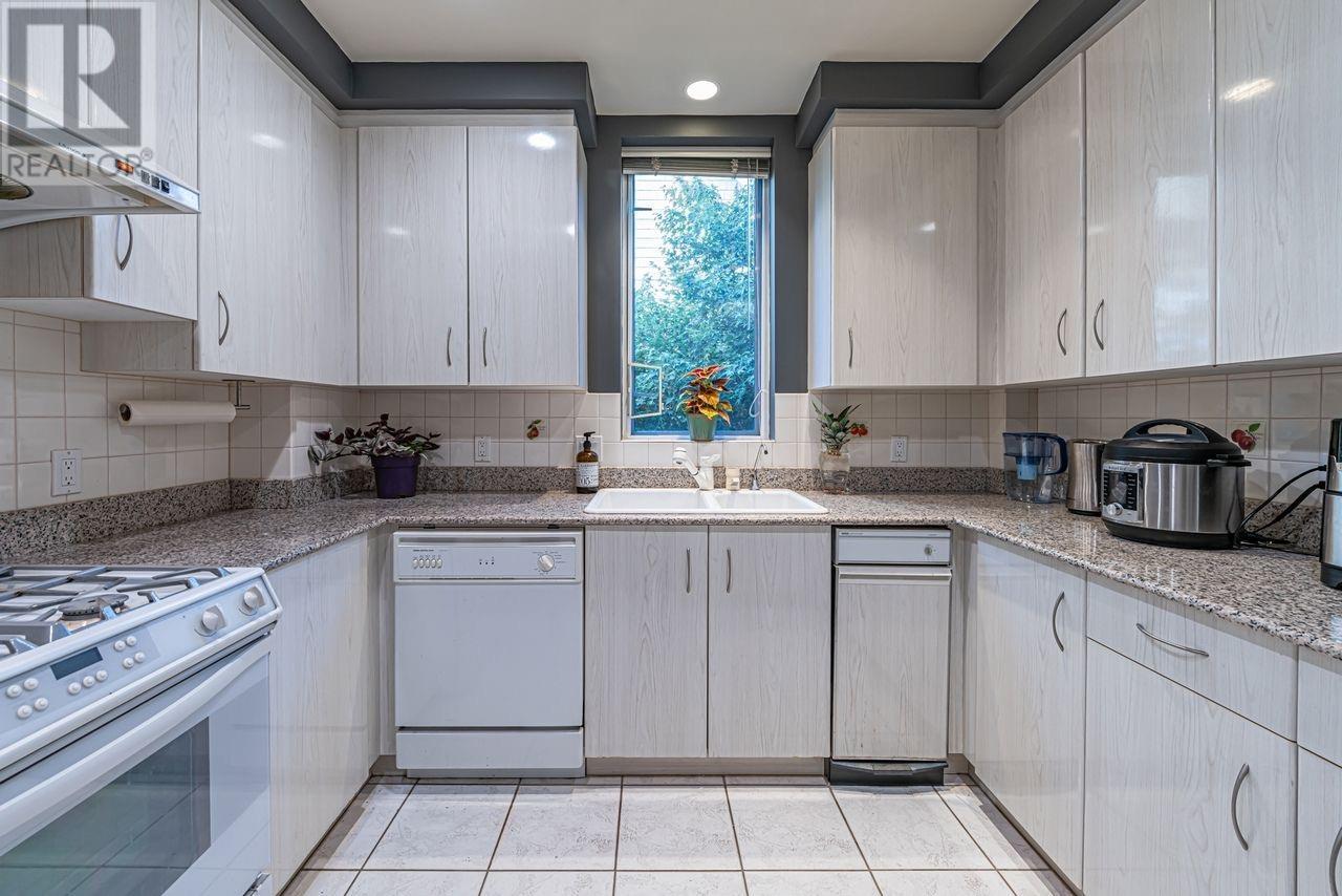 Listing Picture 20 of 40 : 3 2838 BIRCH STREET, Vancouver / 溫哥華 - 魯藝地產 Yvonne Lu Group - MLS Medallion Club Member