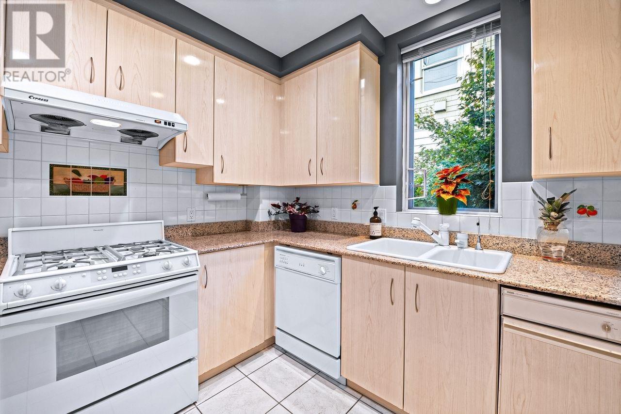 Listing Picture 23 of 40 : 3 2838 BIRCH STREET, Vancouver / 溫哥華 - 魯藝地產 Yvonne Lu Group - MLS Medallion Club Member