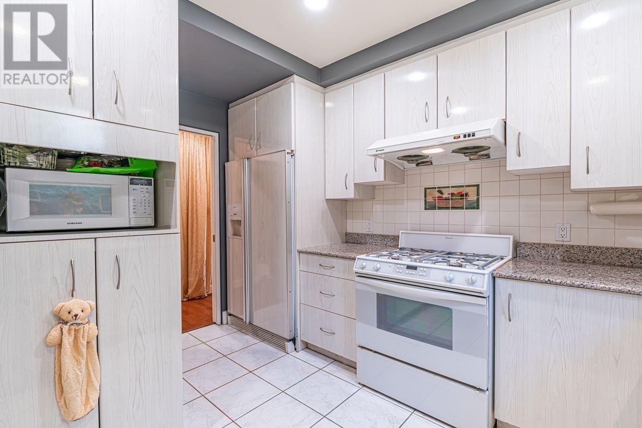 Listing Picture 24 of 40 : 3 2838 BIRCH STREET, Vancouver / 溫哥華 - 魯藝地產 Yvonne Lu Group - MLS Medallion Club Member