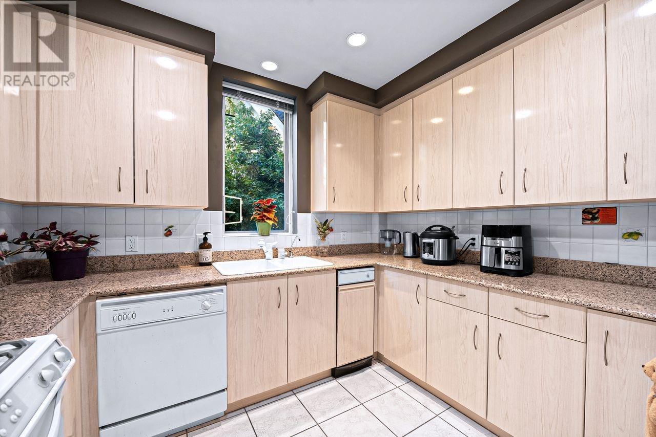 Listing Picture 25 of 40 : 3 2838 BIRCH STREET, Vancouver / 溫哥華 - 魯藝地產 Yvonne Lu Group - MLS Medallion Club Member