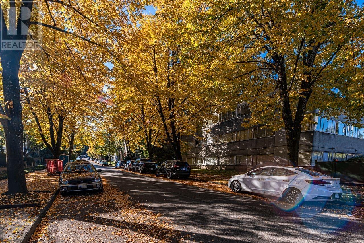 Listing Picture 3 of 40 : 3 2838 BIRCH STREET, Vancouver / 溫哥華 - 魯藝地產 Yvonne Lu Group - MLS Medallion Club Member