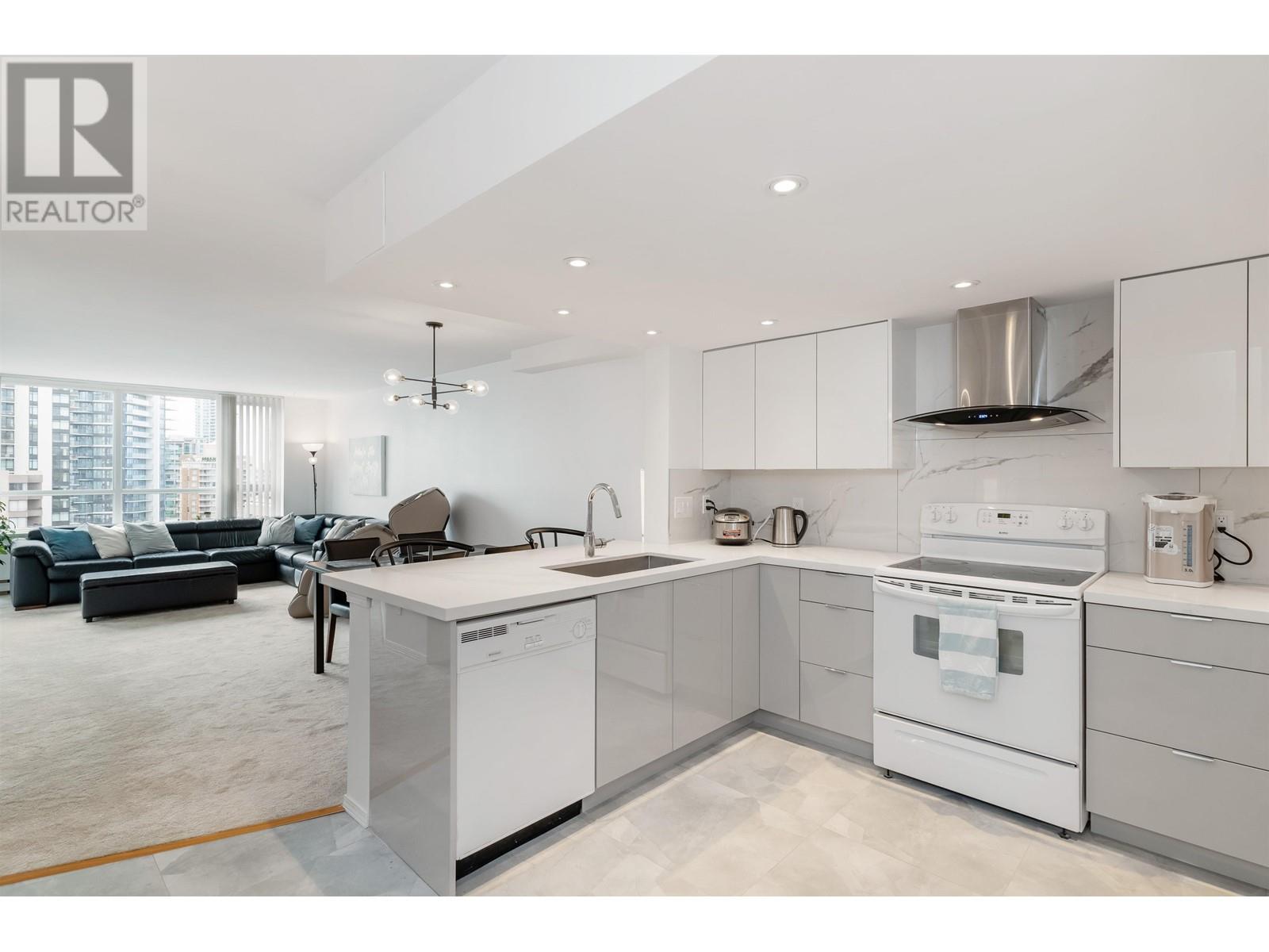Listing Picture 2 of 38 : 2102 6055 NELSON AVENUE, Burnaby / 本拿比 - 魯藝地產 Yvonne Lu Group - MLS Medallion Club Member