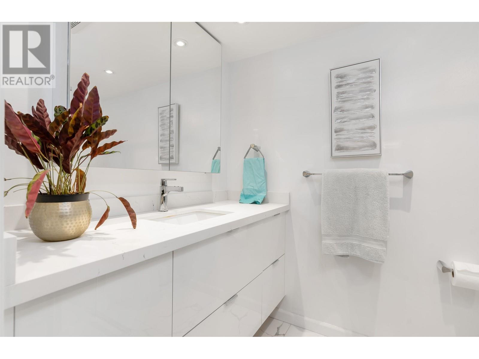Listing Picture 24 of 38 : 2102 6055 NELSON AVENUE, Burnaby / 本拿比 - 魯藝地產 Yvonne Lu Group - MLS Medallion Club Member