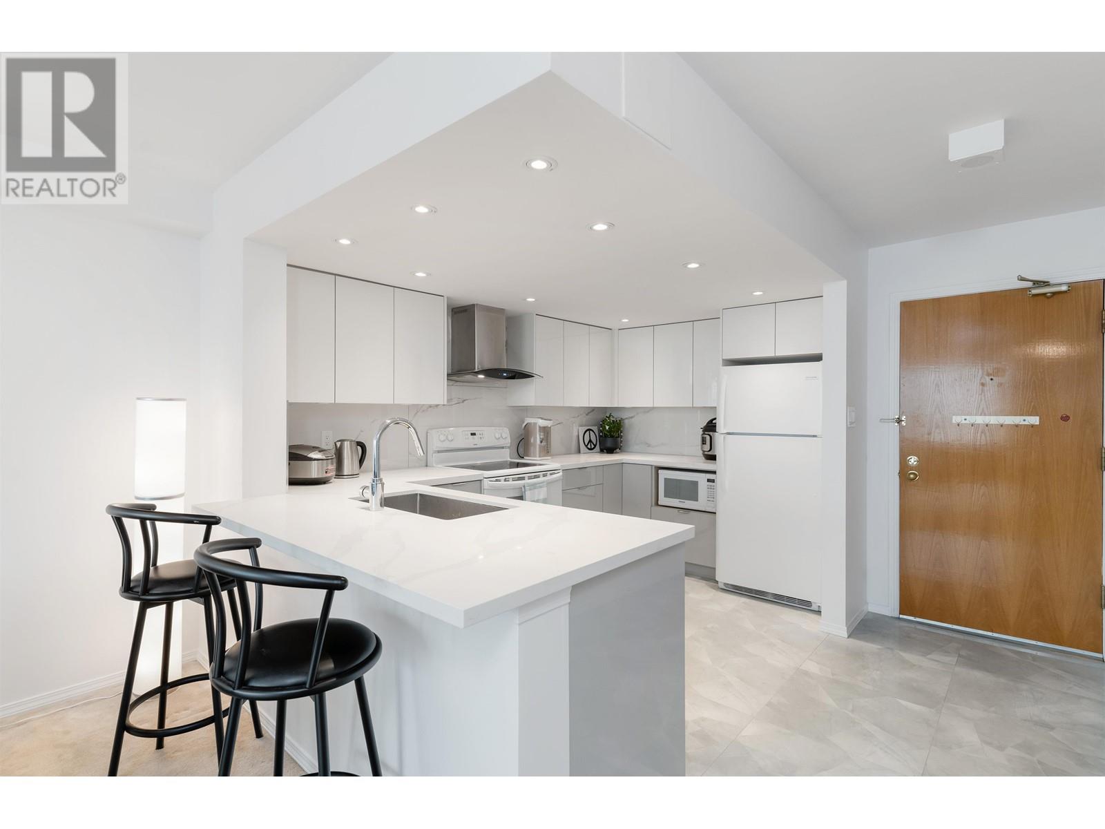 Listing Picture 3 of 38 : 2102 6055 NELSON AVENUE, Burnaby / 本拿比 - 魯藝地產 Yvonne Lu Group - MLS Medallion Club Member