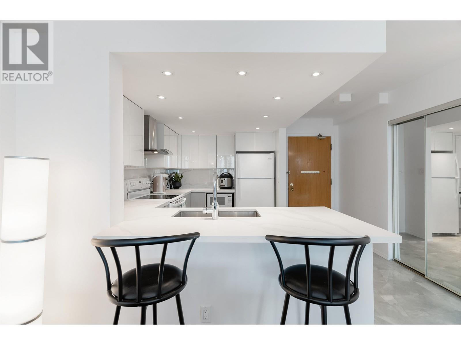 Listing Picture 4 of 38 : 2102 6055 NELSON AVENUE, Burnaby / 本拿比 - 魯藝地產 Yvonne Lu Group - MLS Medallion Club Member