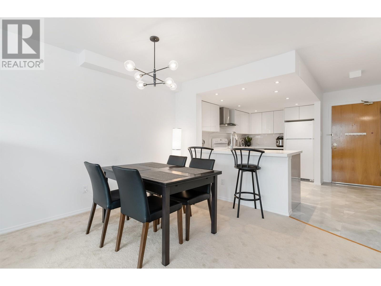 Listing Picture 5 of 38 : 2102 6055 NELSON AVENUE, Burnaby / 本拿比 - 魯藝地產 Yvonne Lu Group - MLS Medallion Club Member
