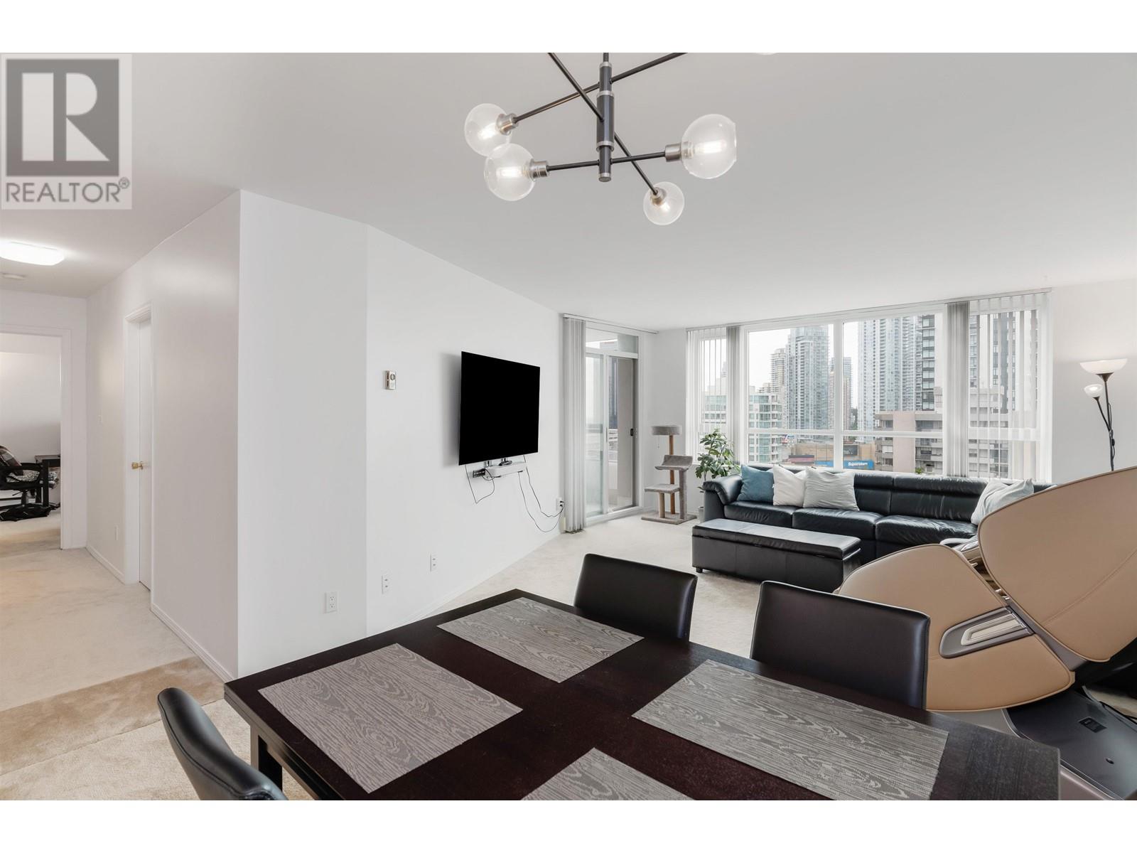 Listing Picture 6 of 38 : 2102 6055 NELSON AVENUE, Burnaby / 本拿比 - 魯藝地產 Yvonne Lu Group - MLS Medallion Club Member