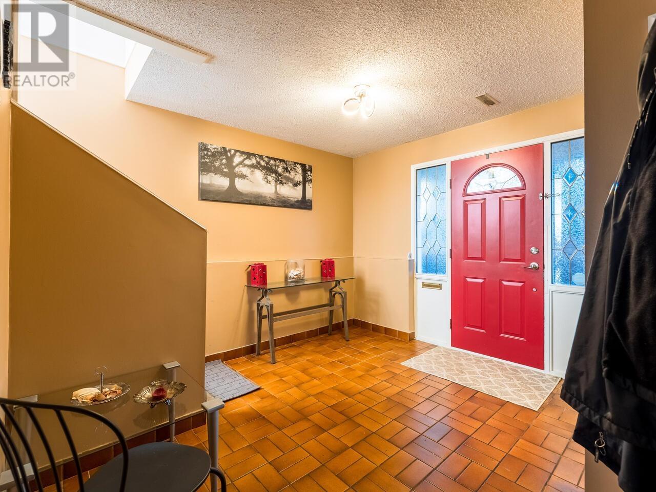 5293 Manor Street, Burnaby, British Columbia  V5G 1B6 - Photo 2 - R2957986