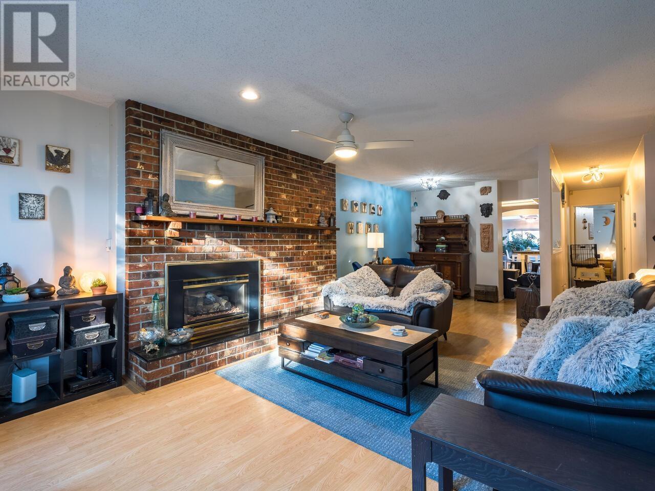 5293 Manor Street, Burnaby, British Columbia  V5G 1B6 - Photo 3 - R2957986