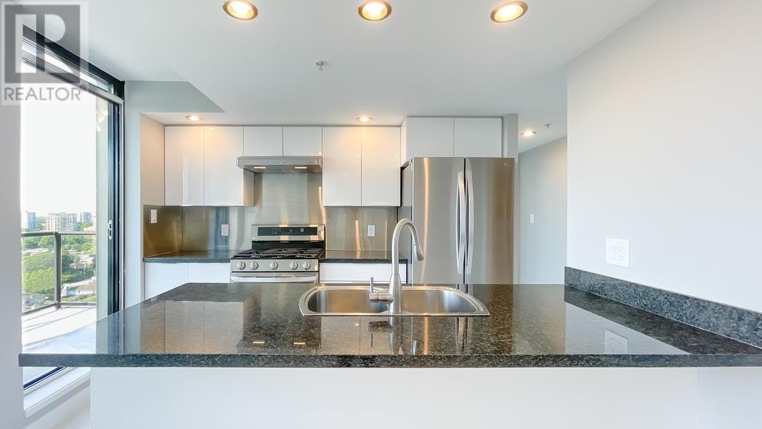 Listing Picture 7 of 29 : 1708 9180 HEMLOCK DRIVE, Richmond / 烈治文 - 魯藝地產 Yvonne Lu Group - MLS Medallion Club Member
