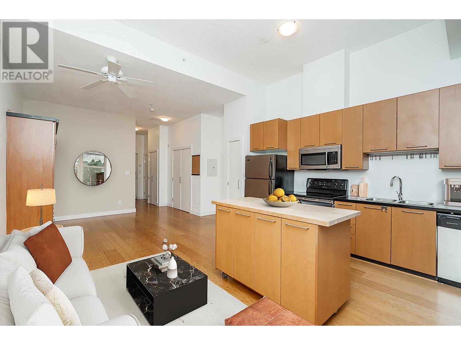 Listing Picture 2 of 39 : 105 205 E 10TH AVENUE, Vancouver / 溫哥華 - 魯藝地產 Yvonne Lu Group - MLS Medallion Club Member