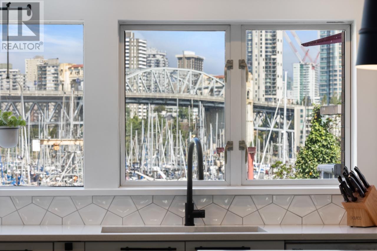 Listing Picture 10 of 38 : 1594 ISLAND PARK WALK, Vancouver / 溫哥華 - 魯藝地產 Yvonne Lu Group - MLS Medallion Club Member