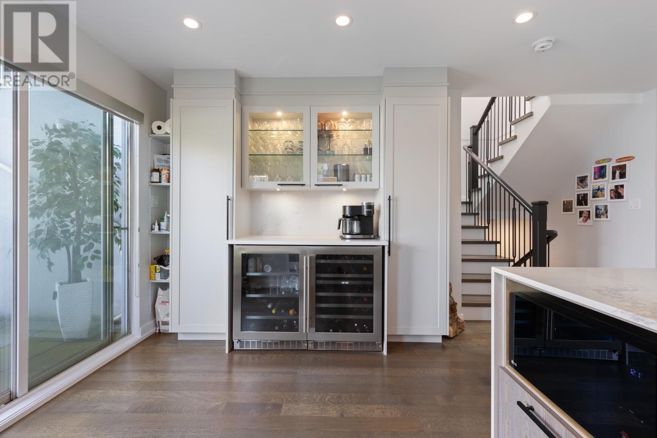 Listing Picture 11 of 38 : 1594 ISLAND PARK WALK, Vancouver / 溫哥華 - 魯藝地產 Yvonne Lu Group - MLS Medallion Club Member