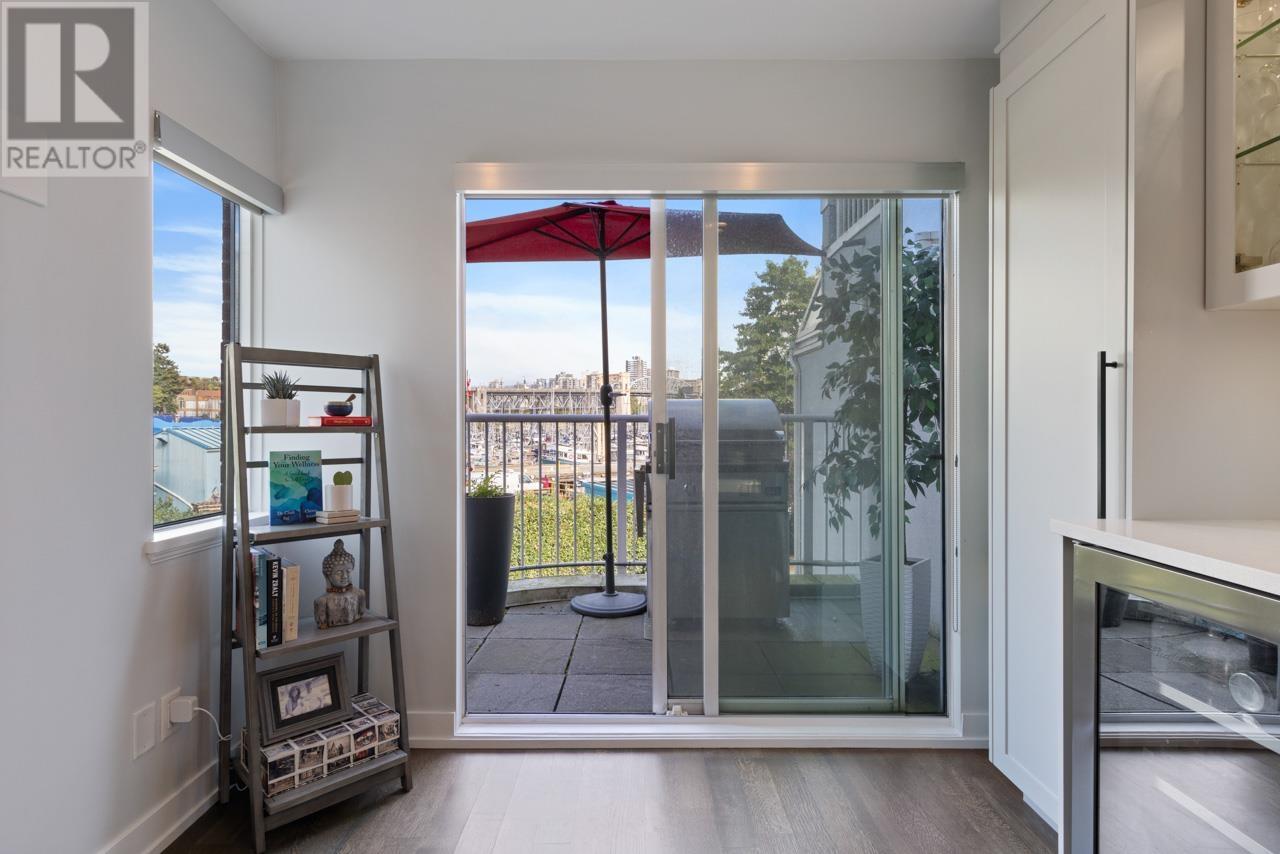 Listing Picture 12 of 38 : 1594 ISLAND PARK WALK, Vancouver / 溫哥華 - 魯藝地產 Yvonne Lu Group - MLS Medallion Club Member