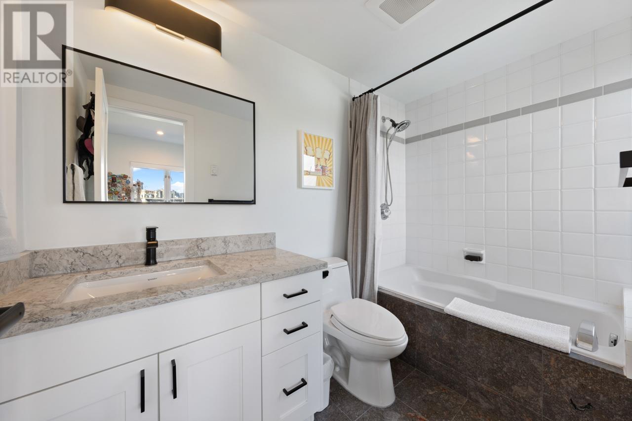 Listing Picture 26 of 38 : 1594 ISLAND PARK WALK, Vancouver / 溫哥華 - 魯藝地產 Yvonne Lu Group - MLS Medallion Club Member