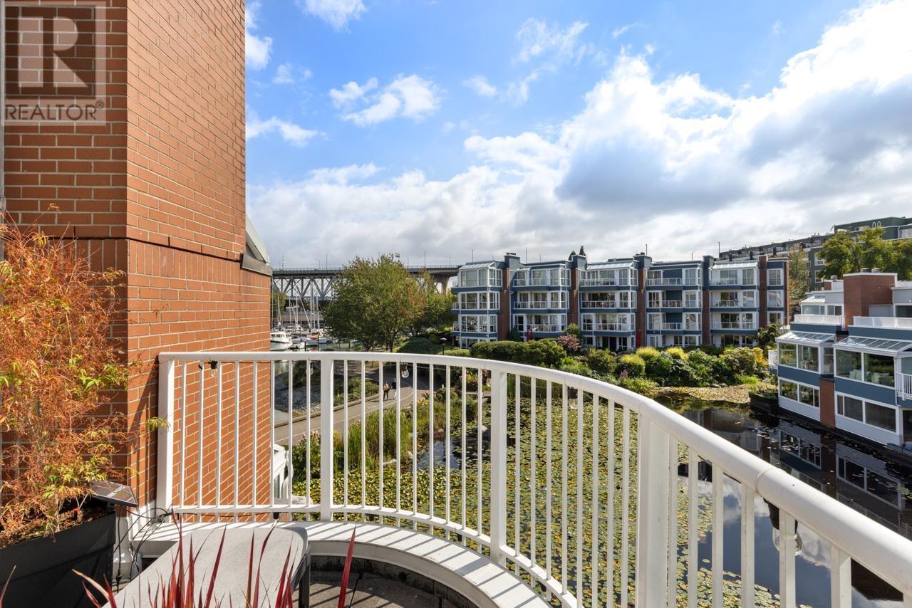 Listing Picture 33 of 38 : 1594 ISLAND PARK WALK, Vancouver / 溫哥華 - 魯藝地產 Yvonne Lu Group - MLS Medallion Club Member