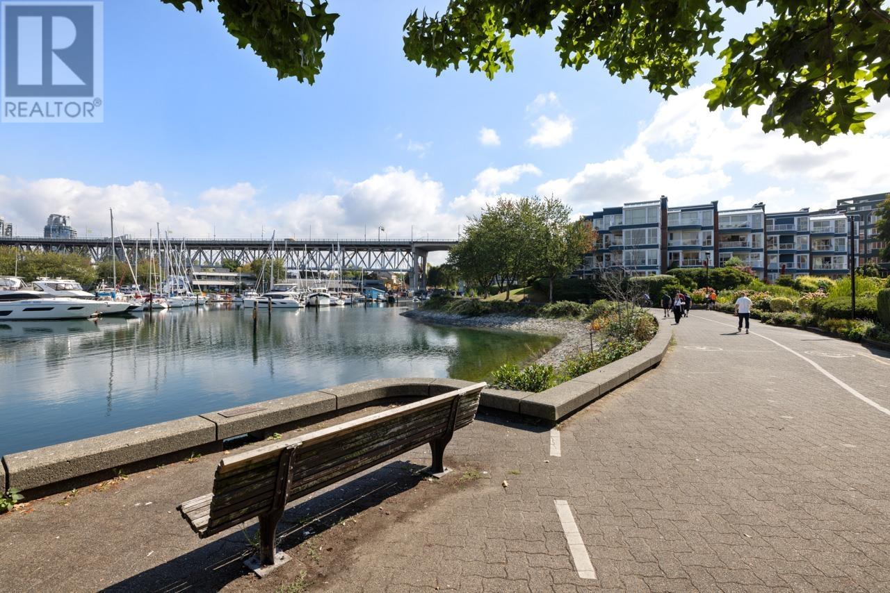 Listing Picture 35 of 38 : 1594 ISLAND PARK WALK, Vancouver / 溫哥華 - 魯藝地產 Yvonne Lu Group - MLS Medallion Club Member