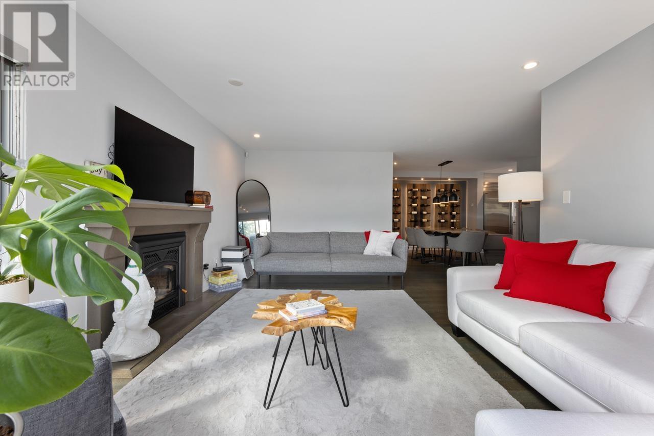 Listing Picture 4 of 38 : 1594 ISLAND PARK WALK, Vancouver / 溫哥華 - 魯藝地產 Yvonne Lu Group - MLS Medallion Club Member