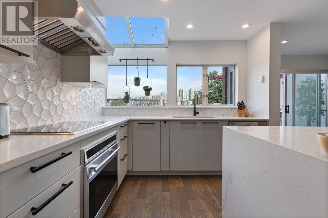 Listing Picture 9 of 38 : 1594 ISLAND PARK WALK, Vancouver / 溫哥華 - 魯藝地產 Yvonne Lu Group - MLS Medallion Club Member