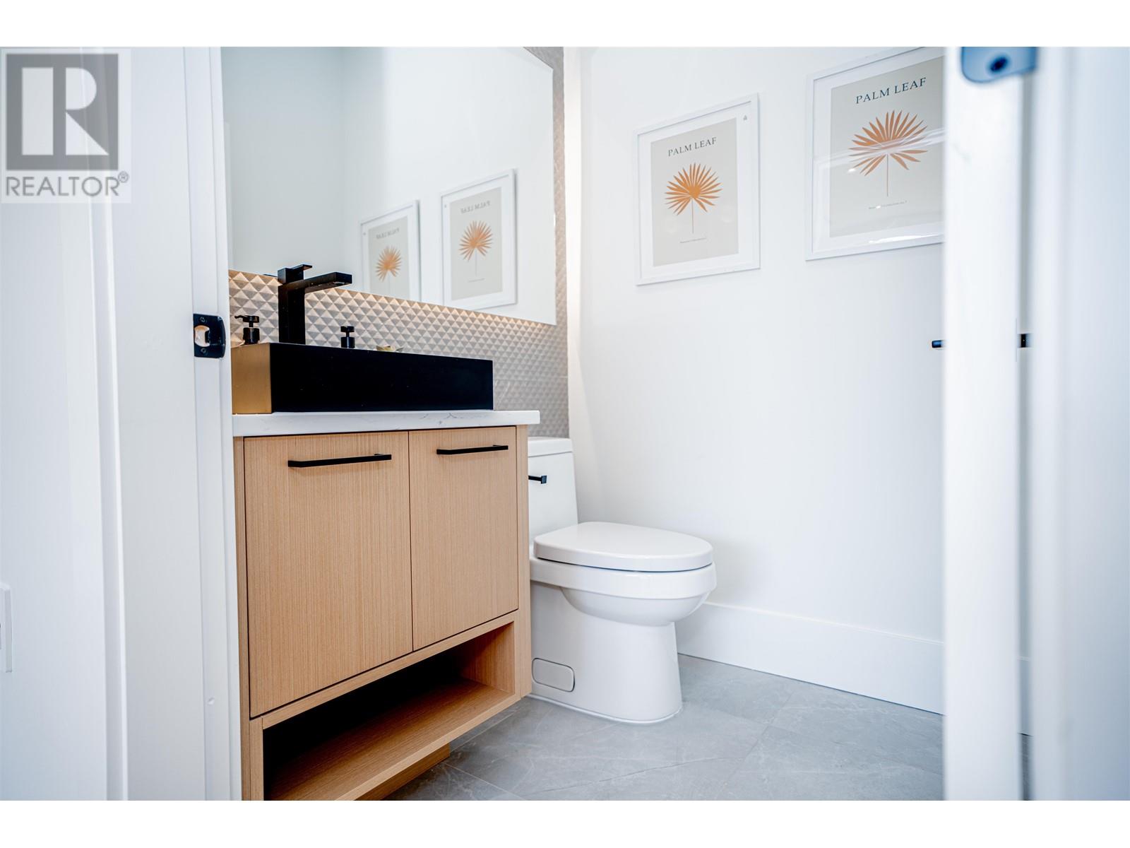 Listing Picture 10 of 30 : #2 2522 E 15TH AVENUE, Vancouver / 溫哥華 - 魯藝地產 Yvonne Lu Group - MLS Medallion Club Member