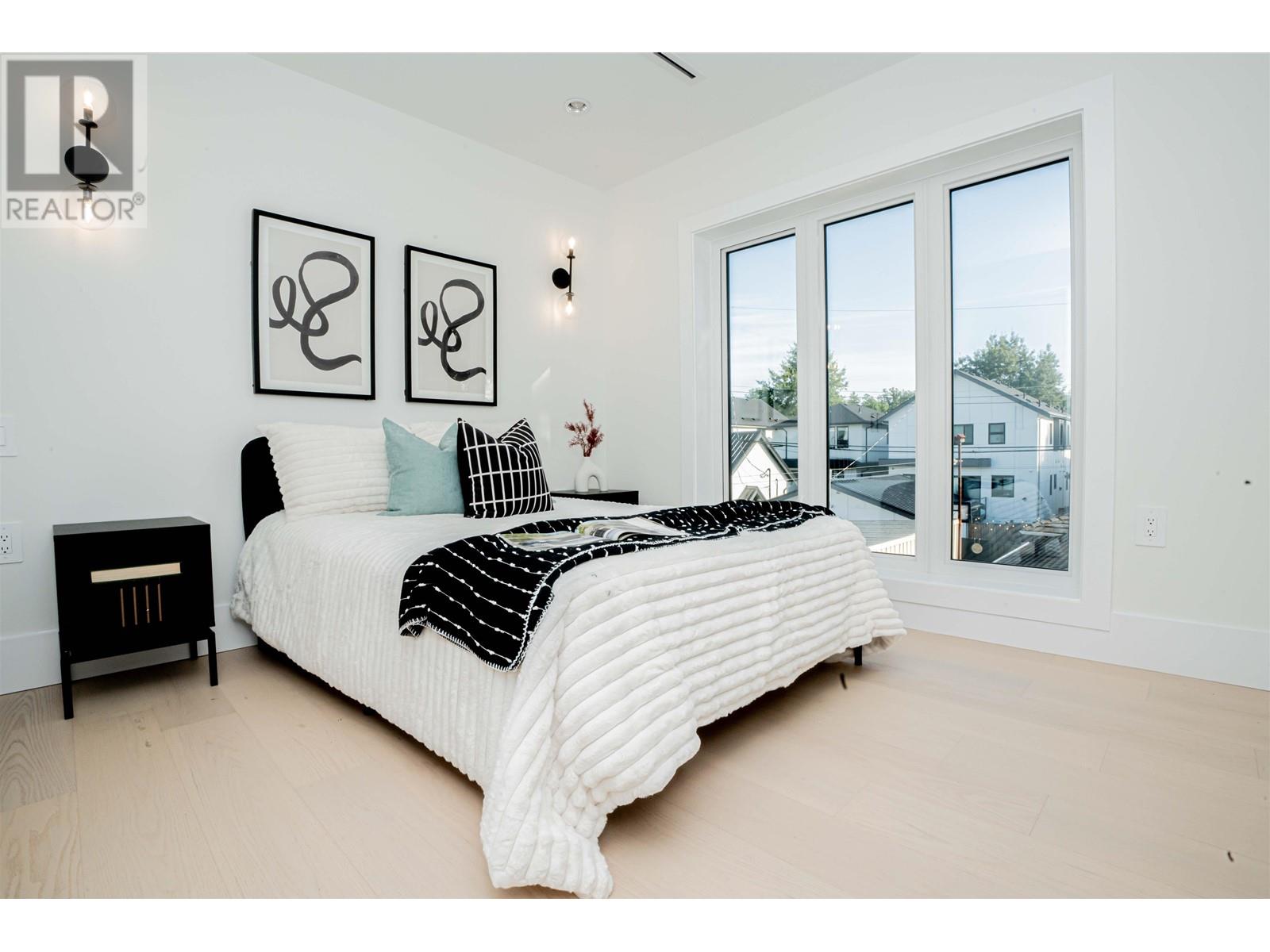 Listing Picture 15 of 30 : #2 2522 E 15TH AVENUE, Vancouver / 溫哥華 - 魯藝地產 Yvonne Lu Group - MLS Medallion Club Member