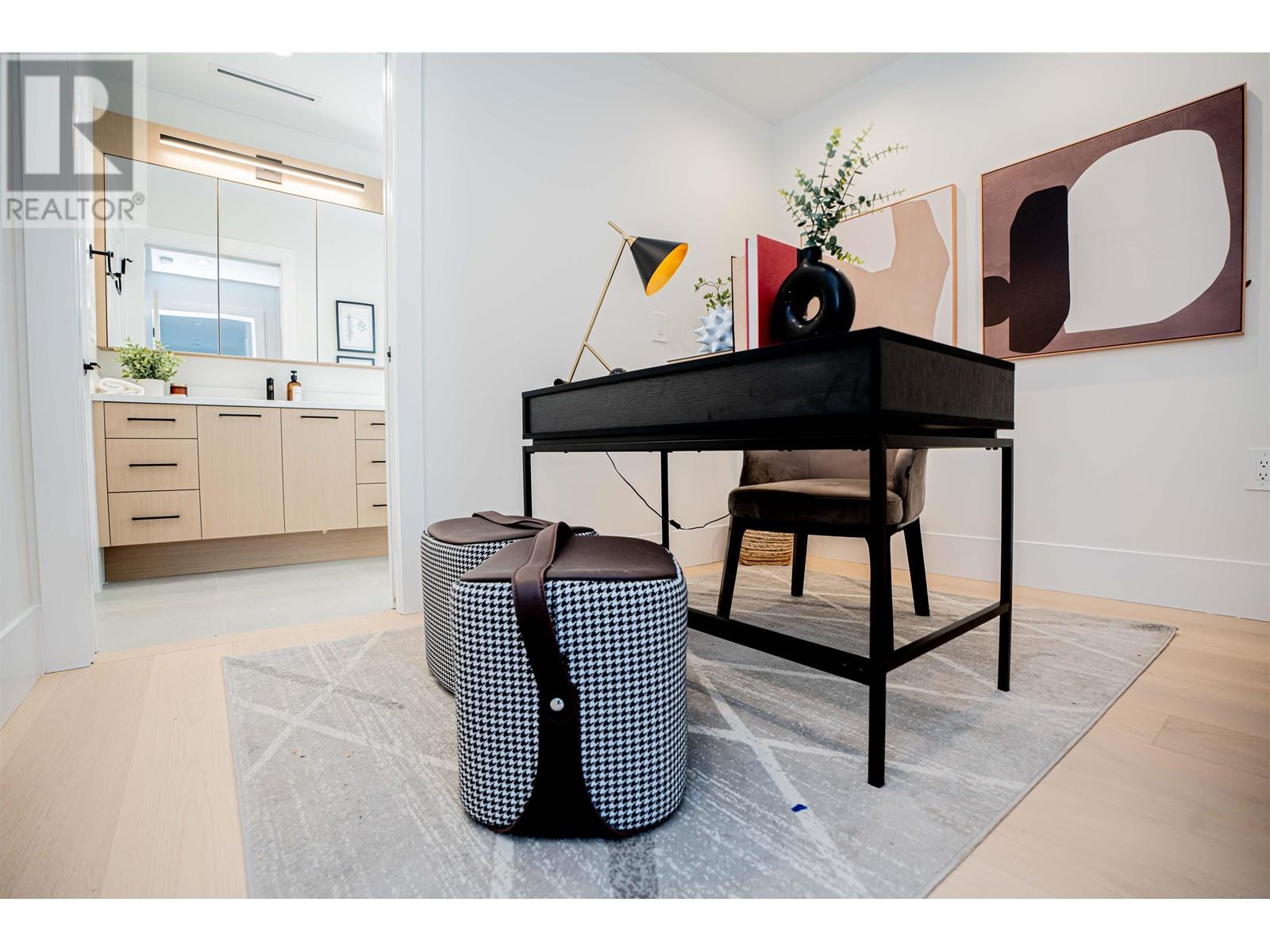 Listing Picture 18 of 30 : #2 2522 E 15TH AVENUE, Vancouver / 溫哥華 - 魯藝地產 Yvonne Lu Group - MLS Medallion Club Member