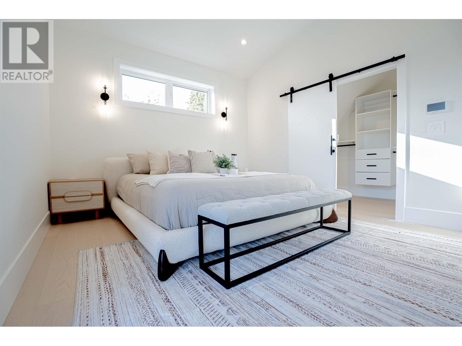 Listing Picture 22 of 30 : #2 2522 E 15TH AVENUE, Vancouver / 溫哥華 - 魯藝地產 Yvonne Lu Group - MLS Medallion Club Member