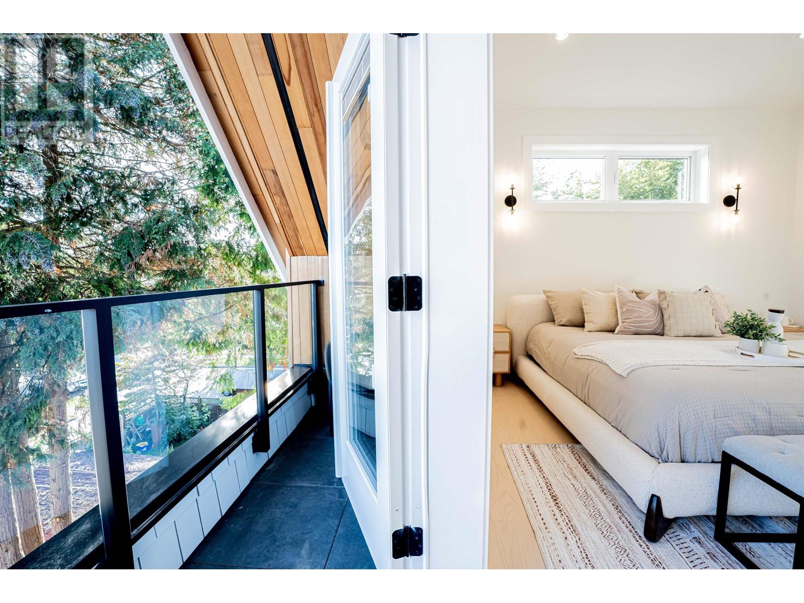 Listing Picture 24 of 30 : #2 2522 E 15TH AVENUE, Vancouver / 溫哥華 - 魯藝地產 Yvonne Lu Group - MLS Medallion Club Member