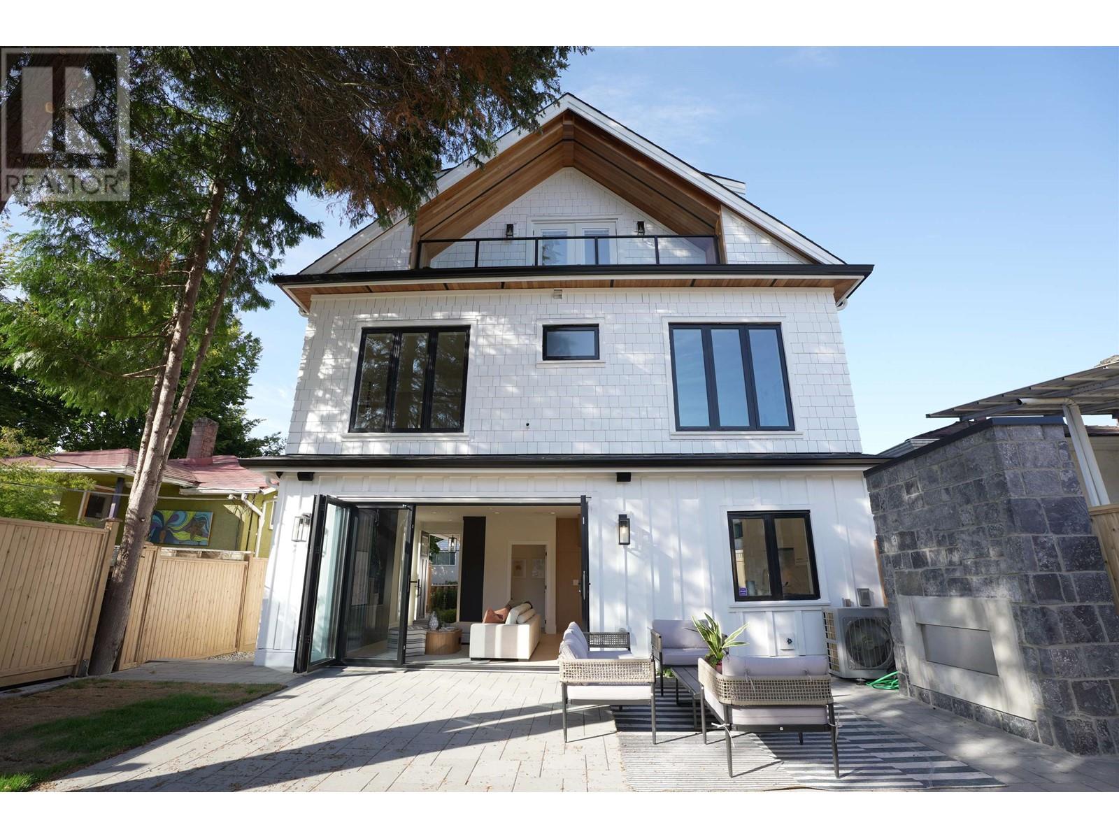 Listing Picture 25 of 30 : #2 2522 E 15TH AVENUE, Vancouver / 溫哥華 - 魯藝地產 Yvonne Lu Group - MLS Medallion Club Member