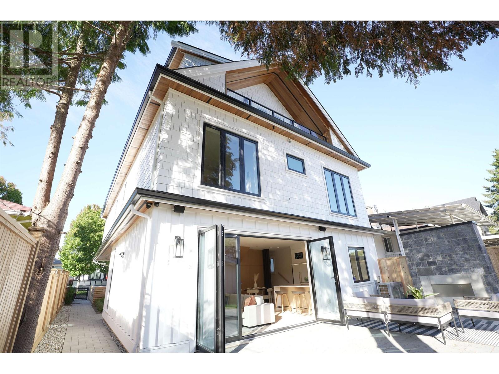 Listing Picture 26 of 30 : #2 2522 E 15TH AVENUE, Vancouver / 溫哥華 - 魯藝地產 Yvonne Lu Group - MLS Medallion Club Member