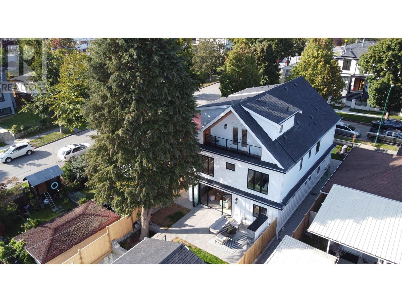 Listing Picture 28 of 30 : #2 2522 E 15TH AVENUE, Vancouver / 溫哥華 - 魯藝地產 Yvonne Lu Group - MLS Medallion Club Member