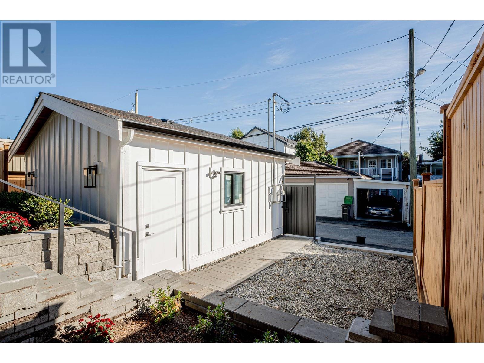 Listing Picture 29 of 30 : #2 2522 E 15TH AVENUE, Vancouver / 溫哥華 - 魯藝地產 Yvonne Lu Group - MLS Medallion Club Member