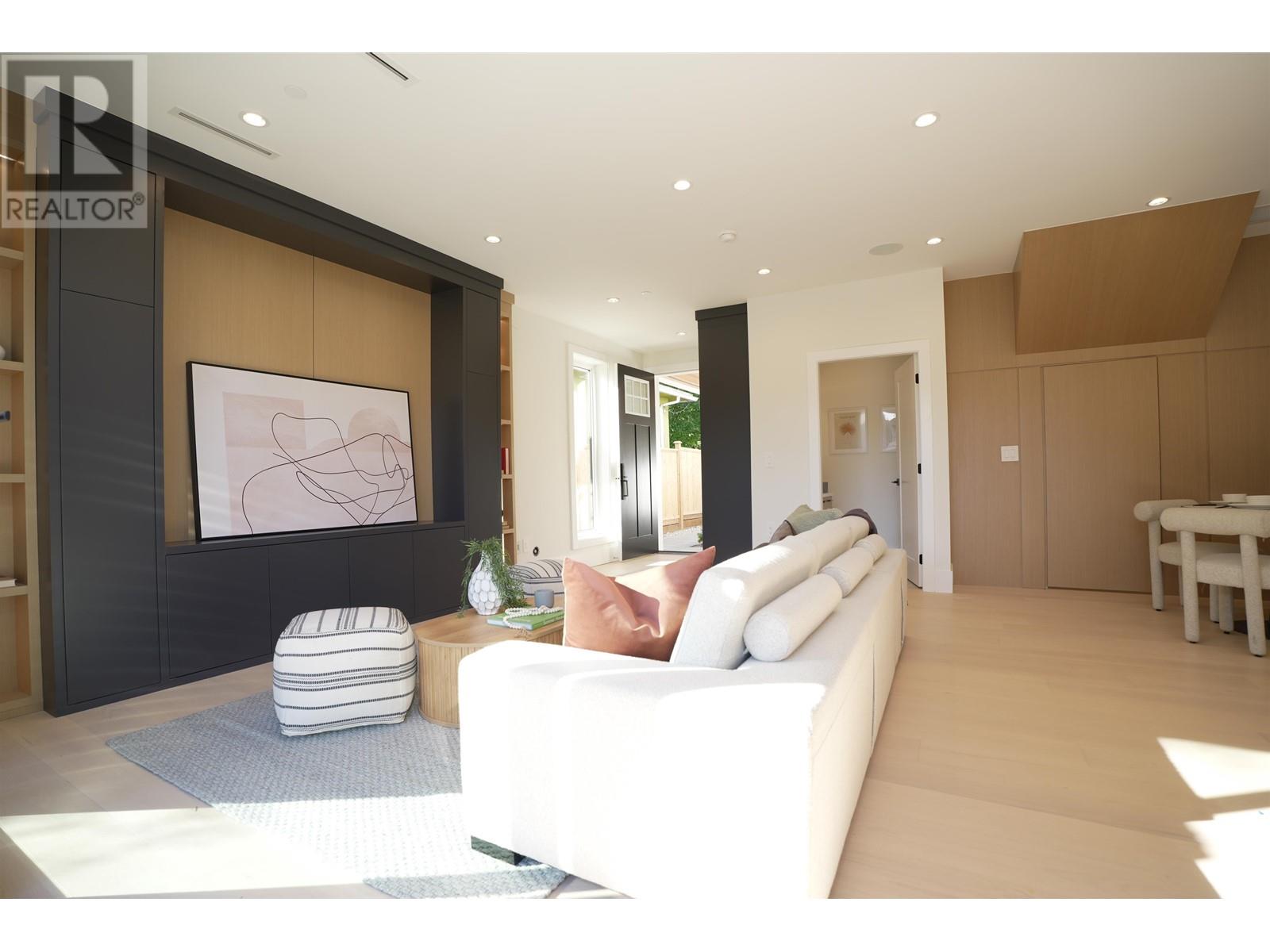 Listing Picture 4 of 30 : #2 2522 E 15TH AVENUE, Vancouver / 溫哥華 - 魯藝地產 Yvonne Lu Group - MLS Medallion Club Member