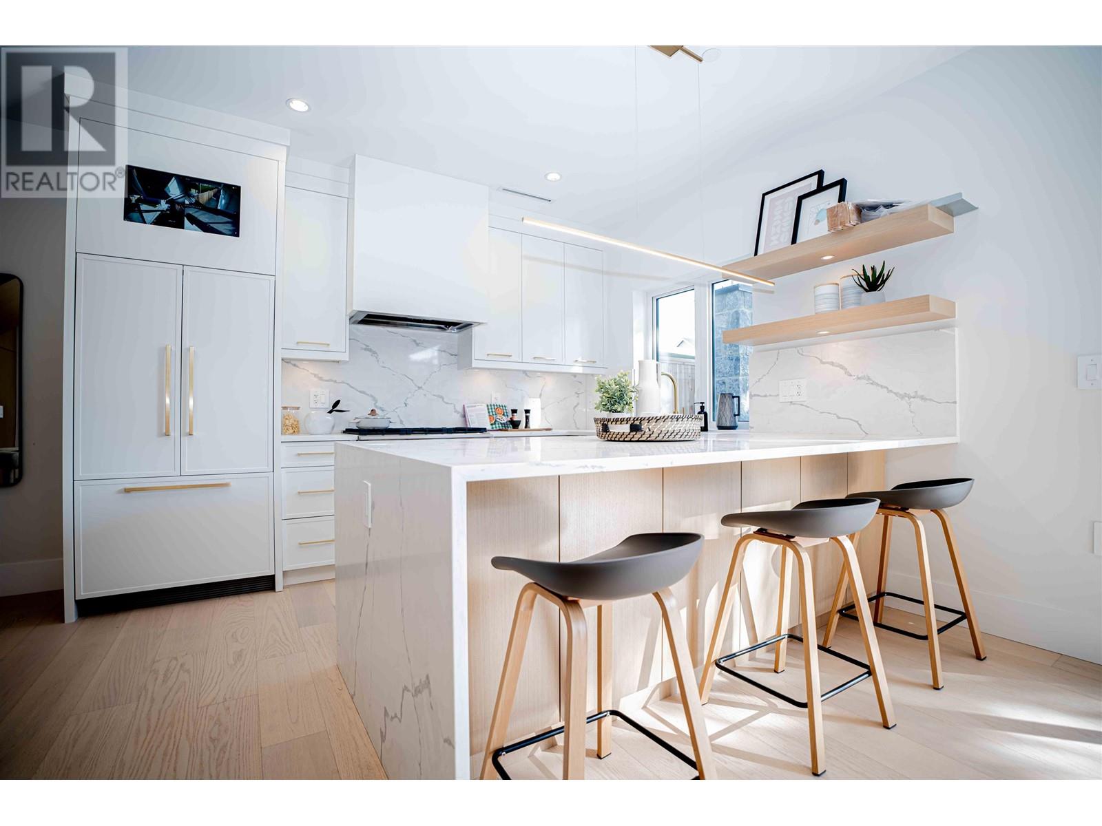 Listing Picture 5 of 30 : #2 2522 E 15TH AVENUE, Vancouver / 溫哥華 - 魯藝地產 Yvonne Lu Group - MLS Medallion Club Member