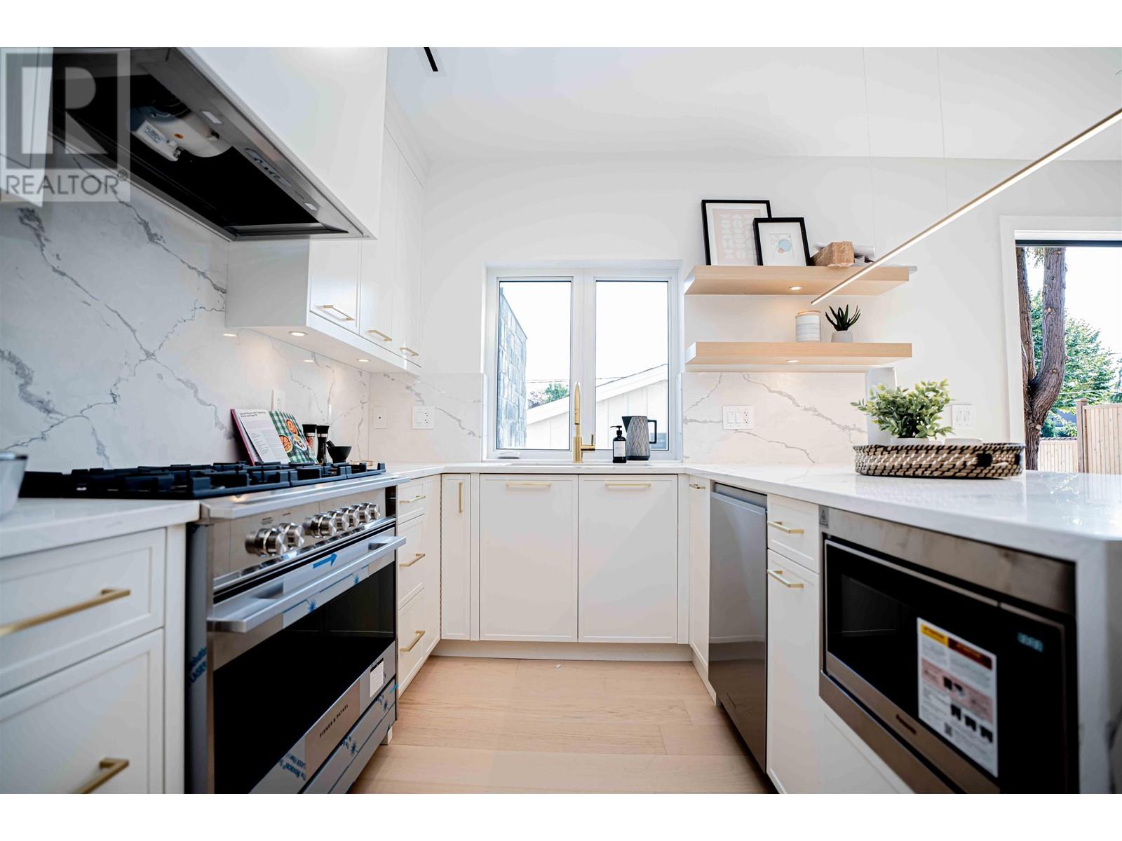 Listing Picture 6 of 30 : #2 2522 E 15TH AVENUE, Vancouver / 溫哥華 - 魯藝地產 Yvonne Lu Group - MLS Medallion Club Member