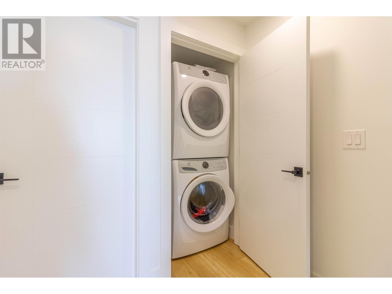 Listing Picture 32 of 36 : 16 6288 BERESFORD STREET, Burnaby / 本拿比 - 魯藝地產 Yvonne Lu Group - MLS Medallion Club Member