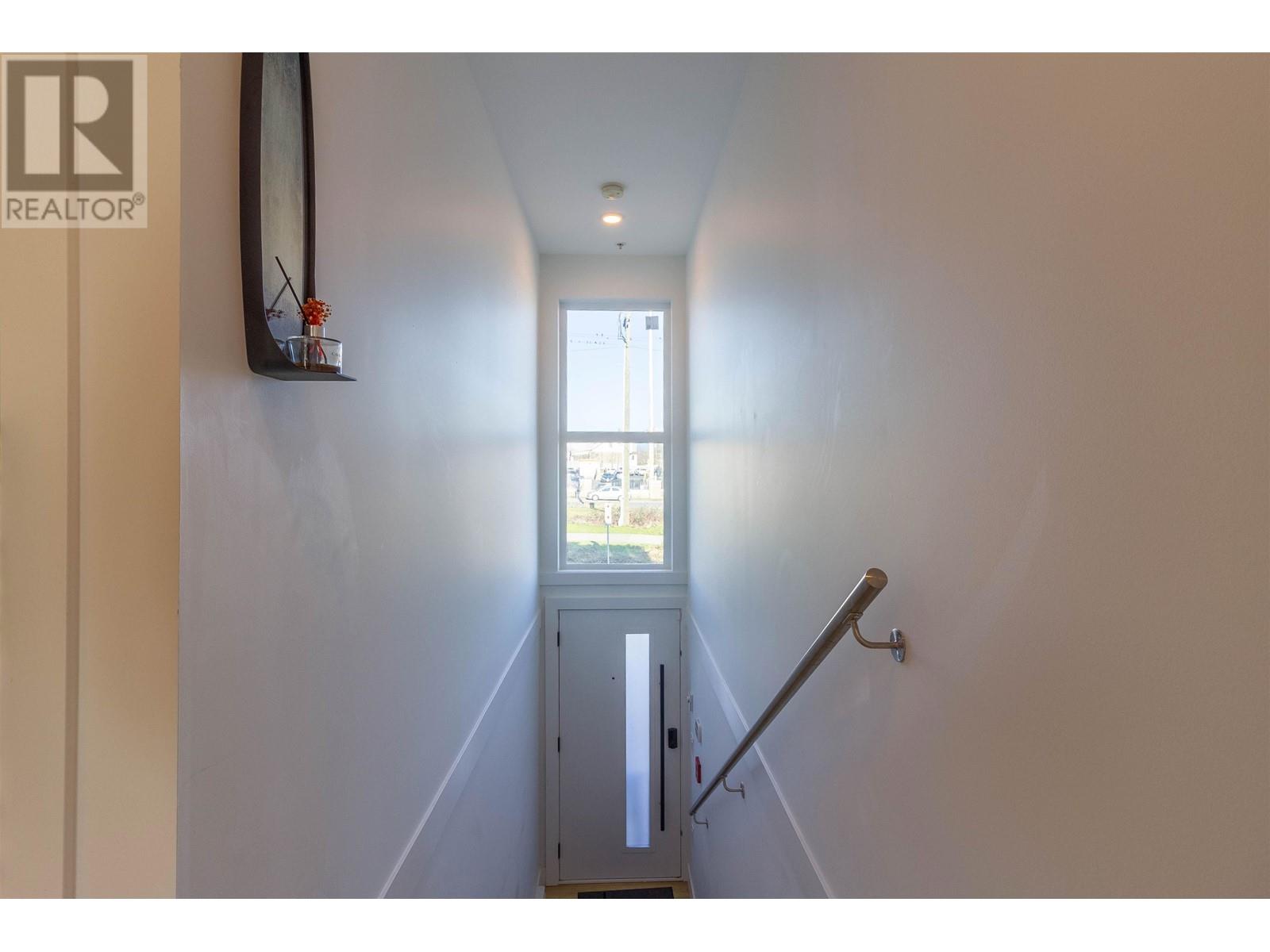 Listing Picture 34 of 36 : 16 6288 BERESFORD STREET, Burnaby / 本拿比 - 魯藝地產 Yvonne Lu Group - MLS Medallion Club Member
