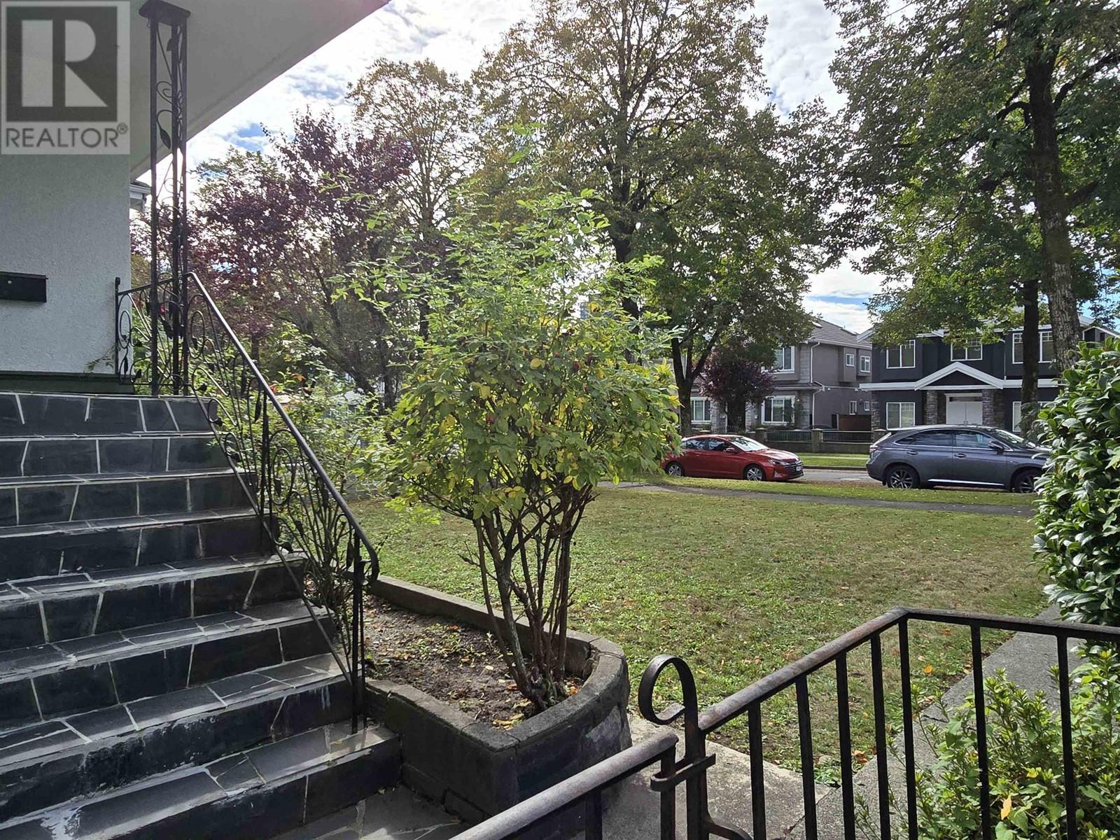 Listing Picture 4 of 18 : 3369 PRICE STREET, Vancouver / 溫哥華 - 魯藝地產 Yvonne Lu Group - MLS Medallion Club Member