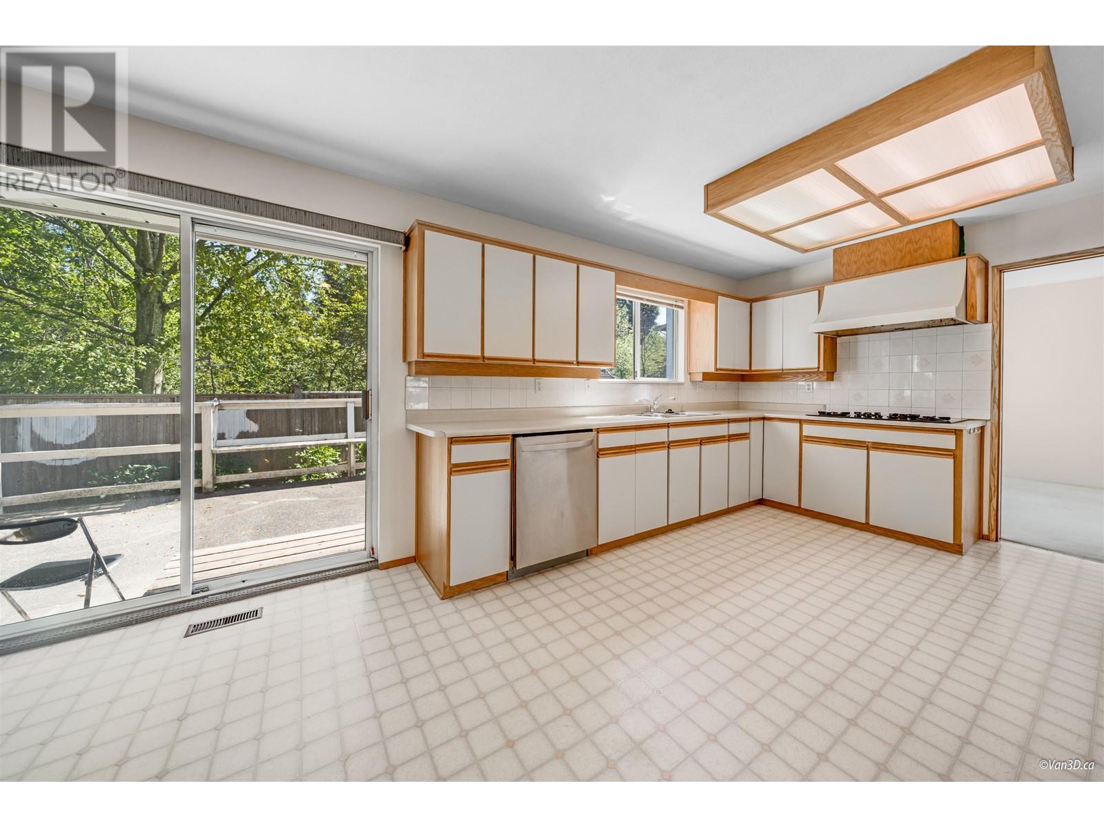 1145 Woodbine Place, Coquitlam, British Columbia  V3B 7A1 - Photo 3 - R2958057