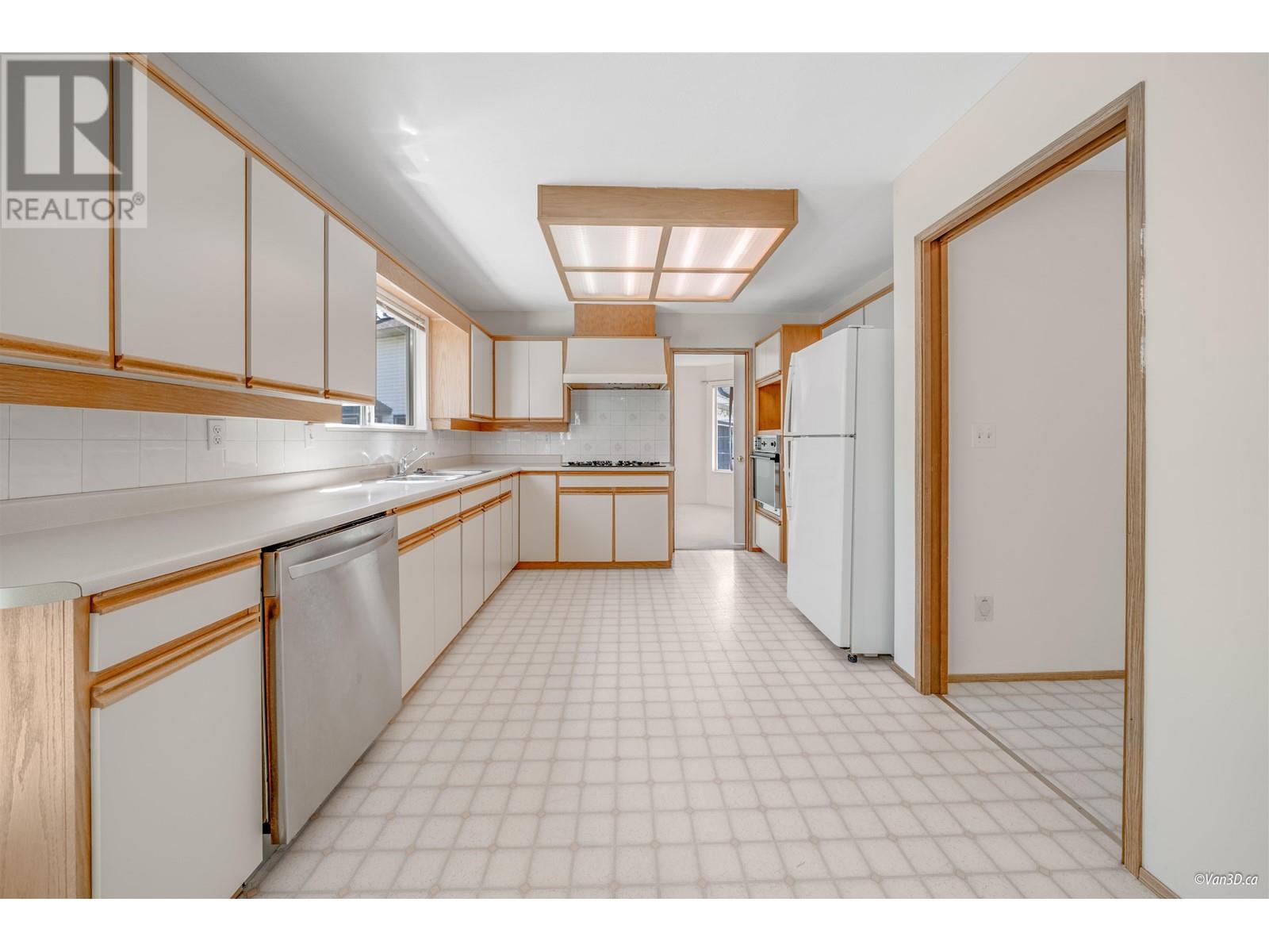 1145 Woodbine Place, Coquitlam, British Columbia  V3B 7A1 - Photo 4 - R2958057