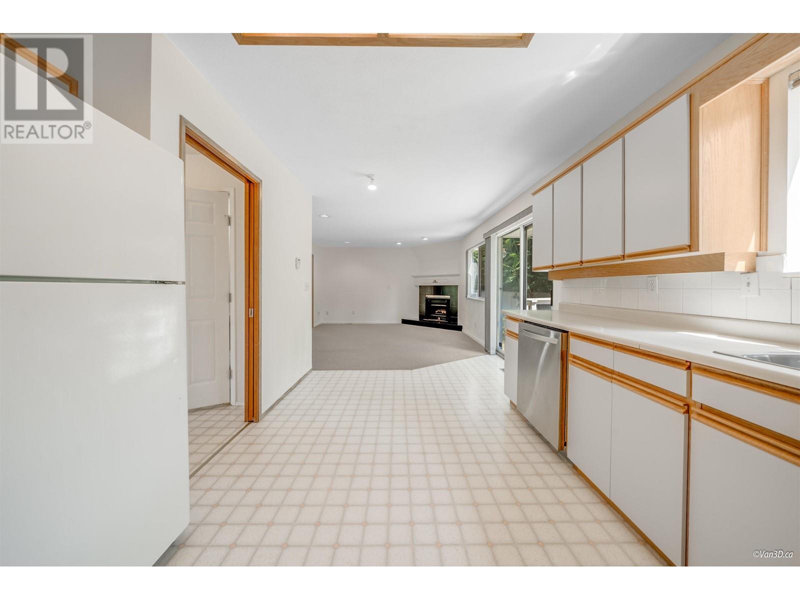 1145 Woodbine Place, Coquitlam, British Columbia  V3B 7A1 - Photo 6 - R2958057