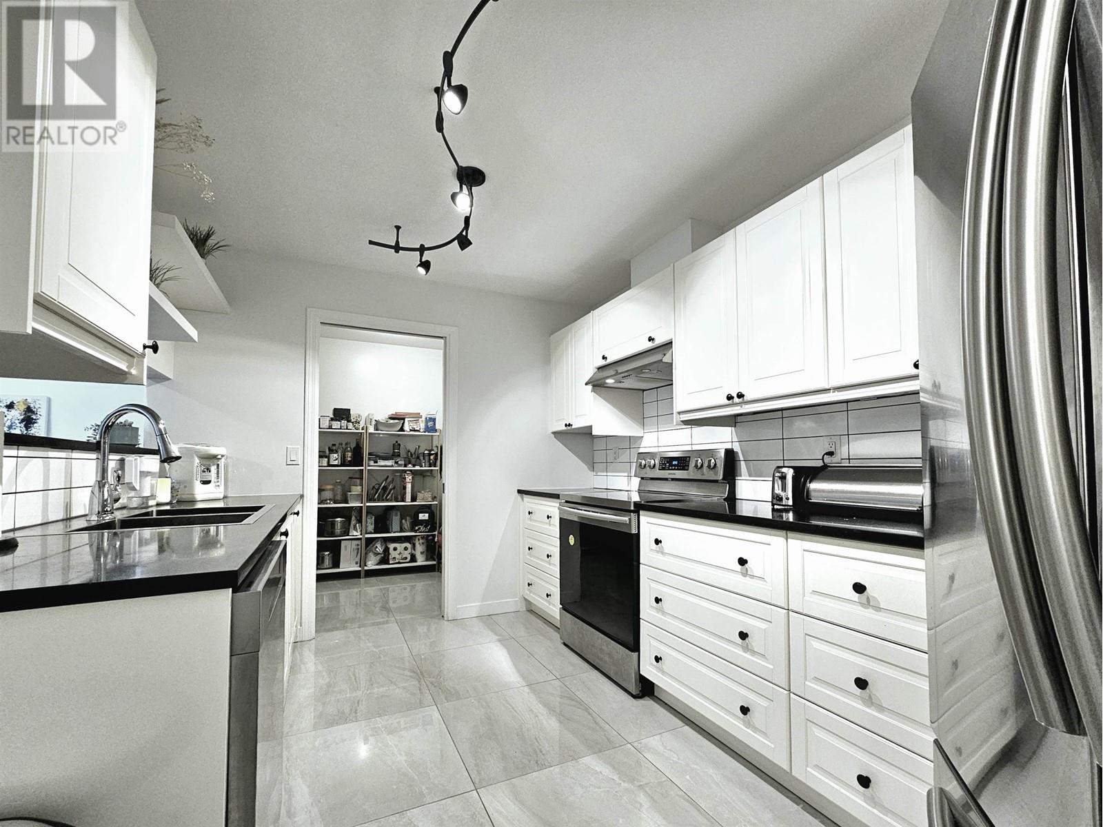 Listing Picture 5 of 23 : 106 8120 BENNETT ROAD, Richmond / 烈治文 - 魯藝地產 Yvonne Lu Group - MLS Medallion Club Member