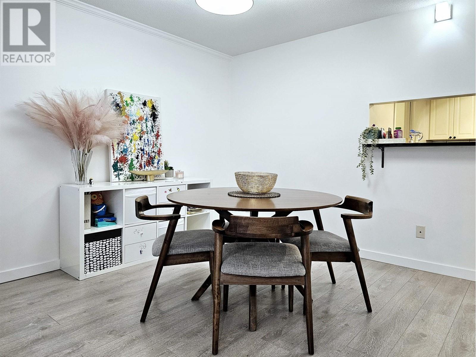 Listing Picture 4 of 23 : 106 8120 BENNETT ROAD, Richmond / 烈治文 - 魯藝地產 Yvonne Lu Group - MLS Medallion Club Member