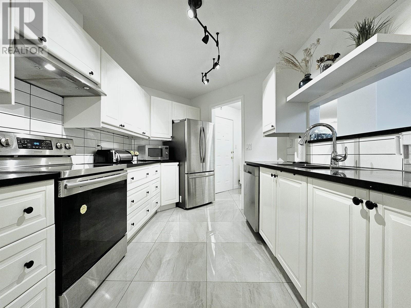Listing Picture 6 of 23 : 106 8120 BENNETT ROAD, Richmond / 烈治文 - 魯藝地產 Yvonne Lu Group - MLS Medallion Club Member