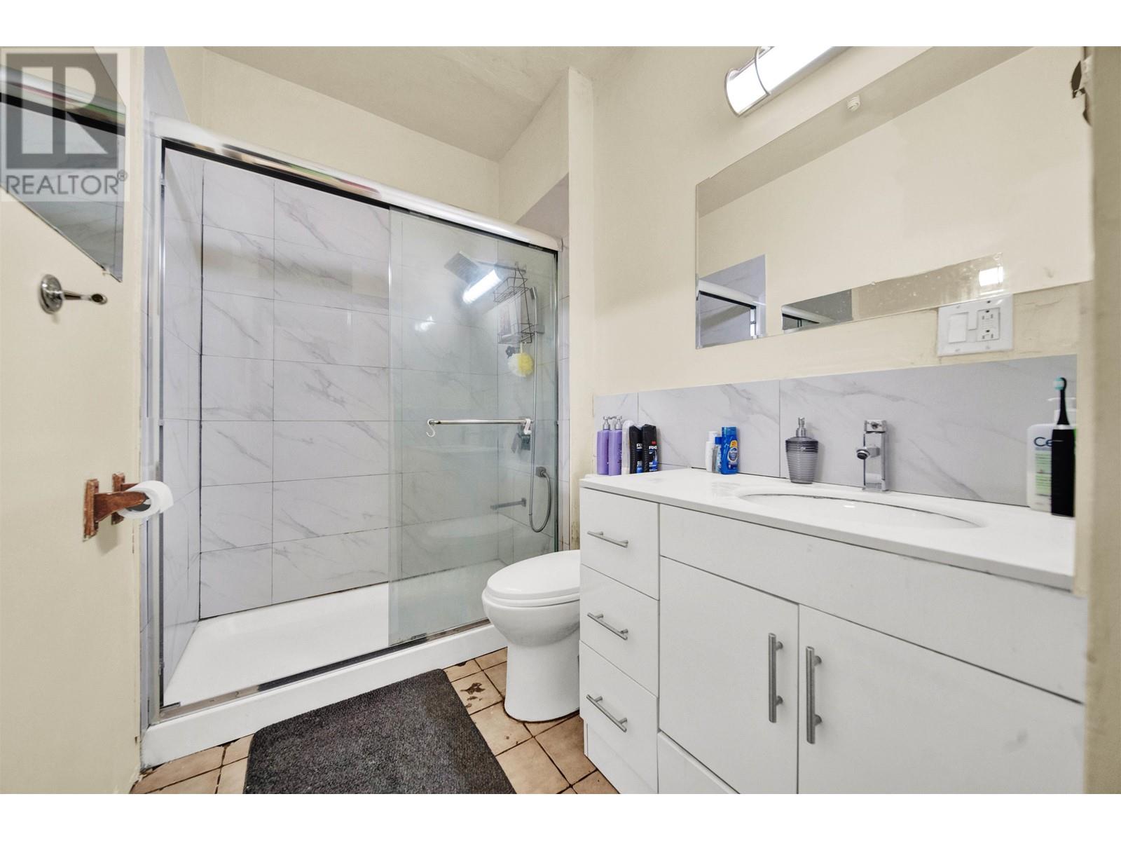 Listing Picture 10 of 23 : 2 862 E BROADWAY, Vancouver / 溫哥華 - 魯藝地產 Yvonne Lu Group - MLS Medallion Club Member