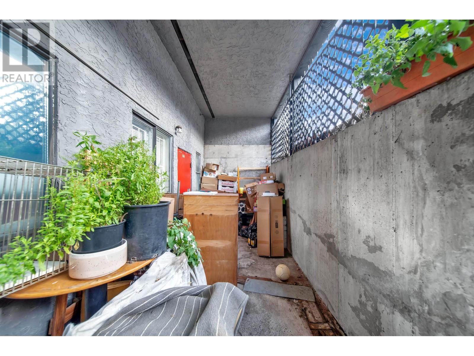 Listing Picture 16 of 23 : 2 862 E BROADWAY, Vancouver / 溫哥華 - 魯藝地產 Yvonne Lu Group - MLS Medallion Club Member