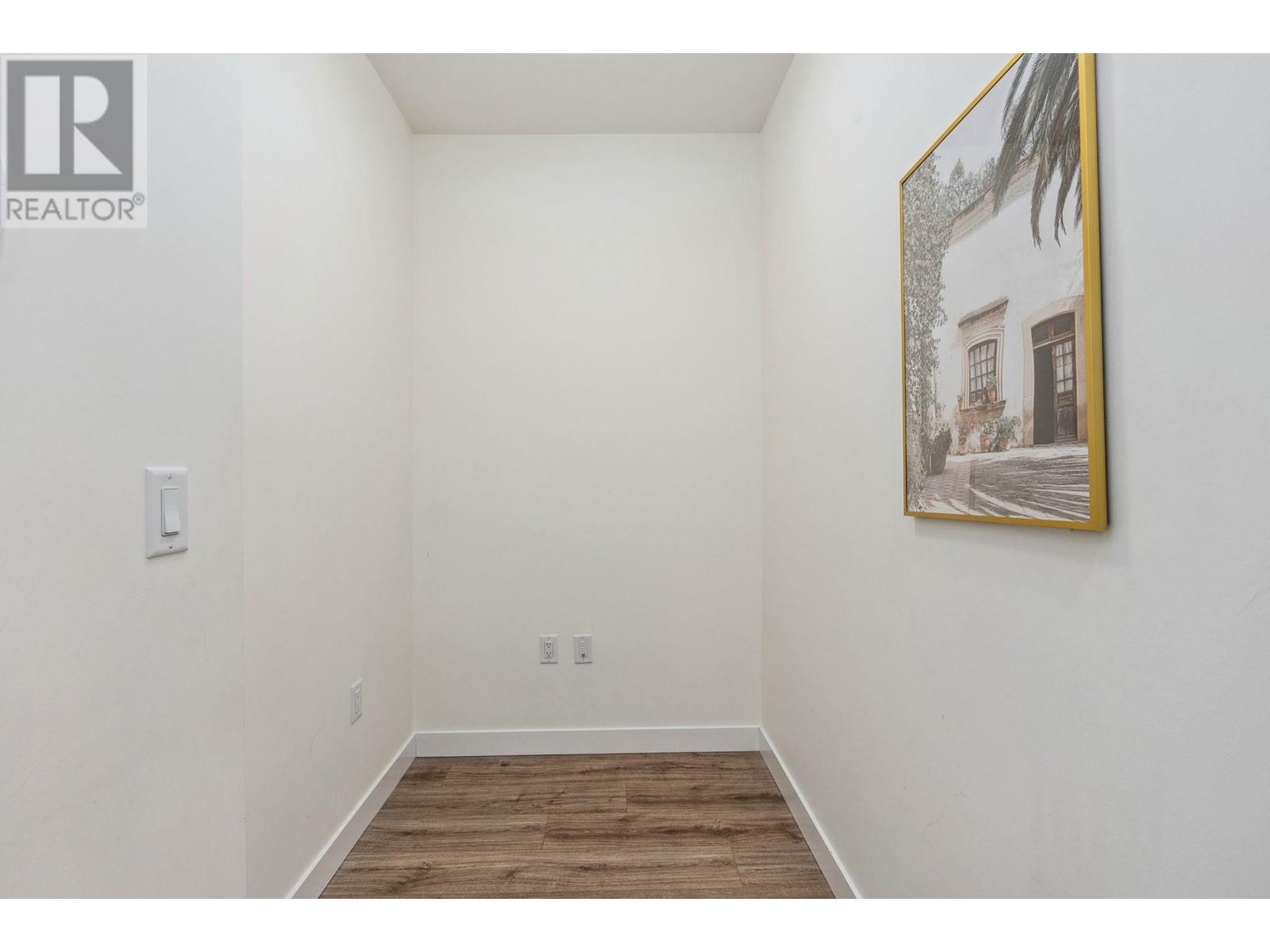Listing Picture 18 of 26 : 112 7133 14TH AVENUE, Burnaby / 本拿比 - 魯藝地產 Yvonne Lu Group - MLS Medallion Club Member