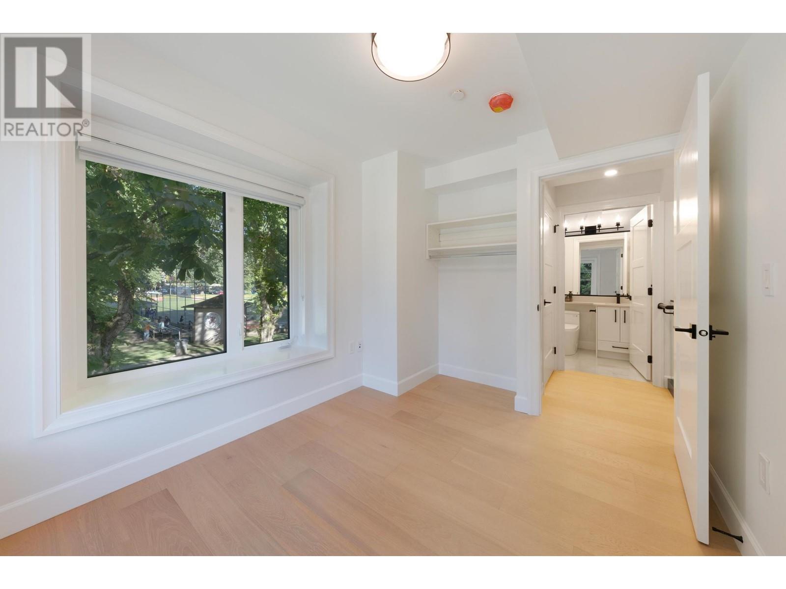 Listing Picture 29 of 32 : 2608 W 41ST AVENUE, Vancouver / 溫哥華 - 魯藝地產 Yvonne Lu Group - MLS Medallion Club Member