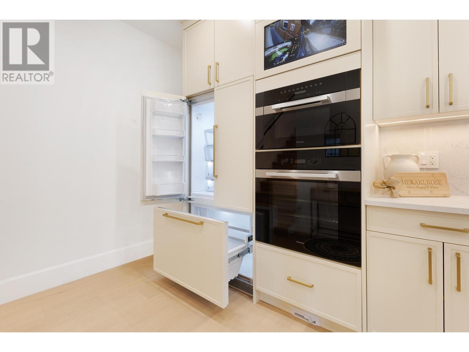 Listing Picture 17 of 32 : 2608 W 41ST AVENUE, Vancouver / 溫哥華 - 魯藝地產 Yvonne Lu Group - MLS Medallion Club Member