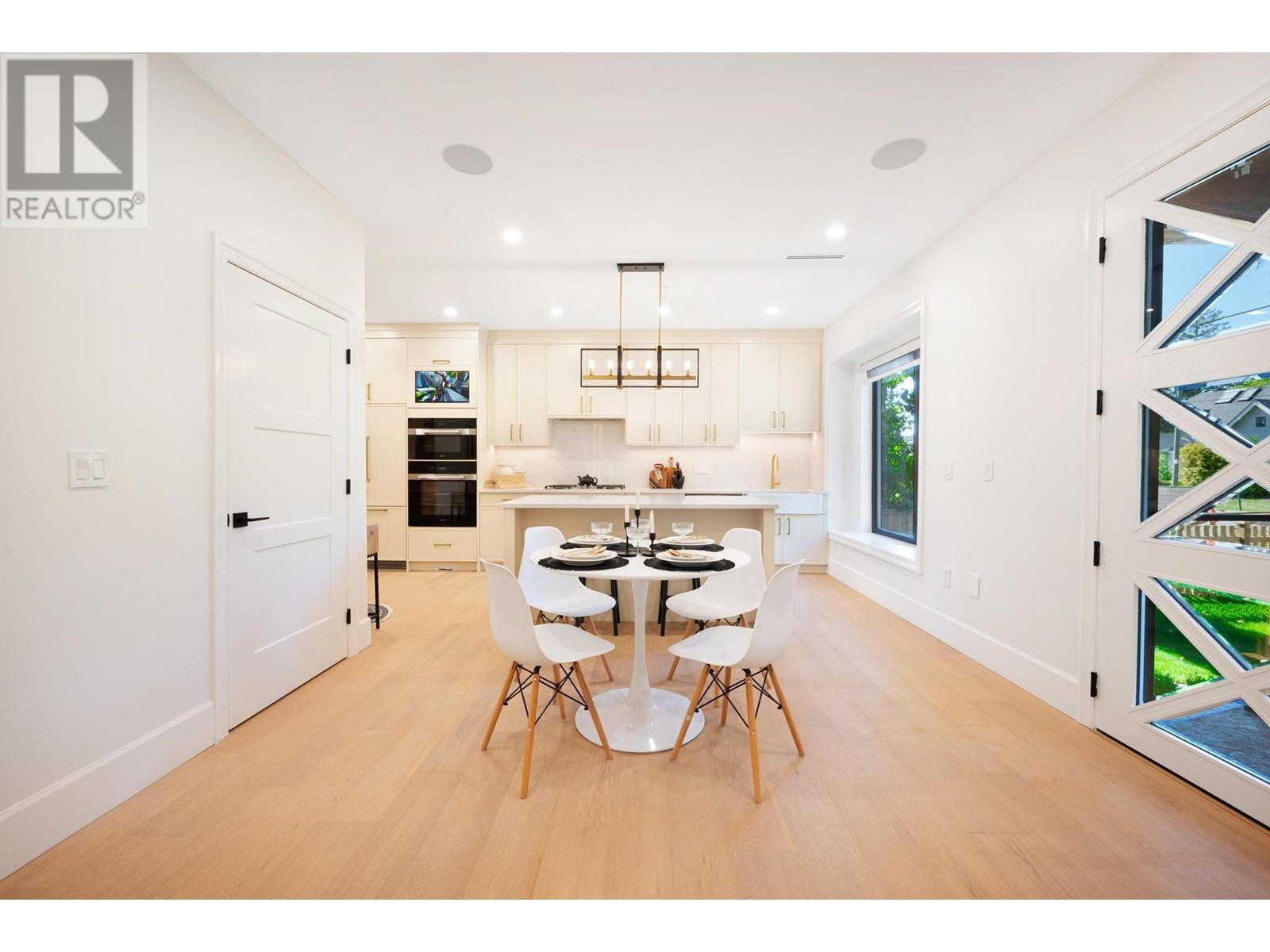 Listing Picture 14 of 32 : 2608 W 41ST AVENUE, Vancouver / 溫哥華 - 魯藝地產 Yvonne Lu Group - MLS Medallion Club Member